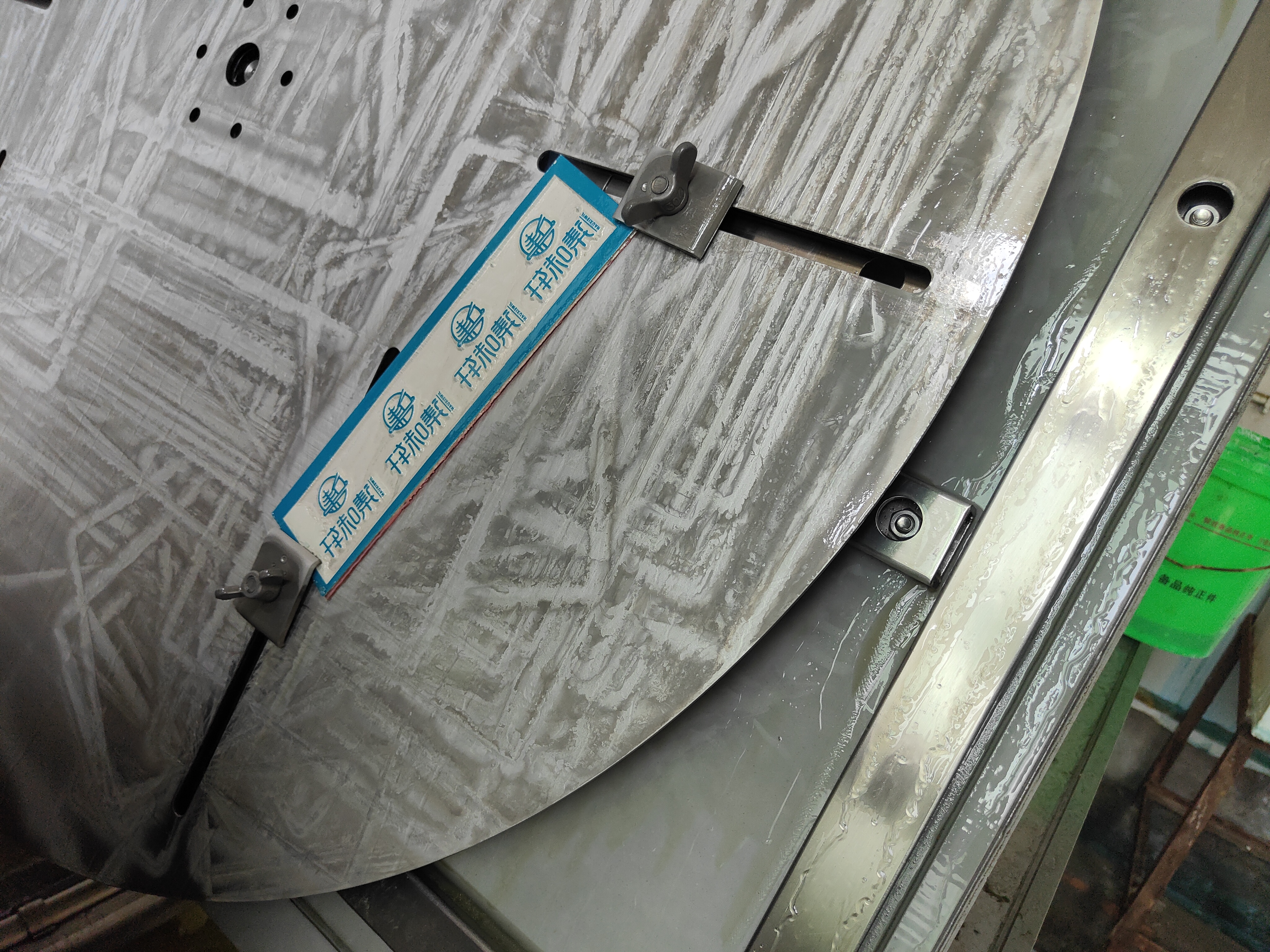 How to choose a suitable etching potion and subsequent waste potion treatment？